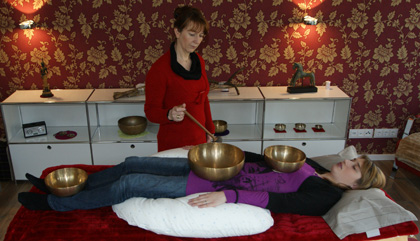 Foto Anwendung der Klangmassage